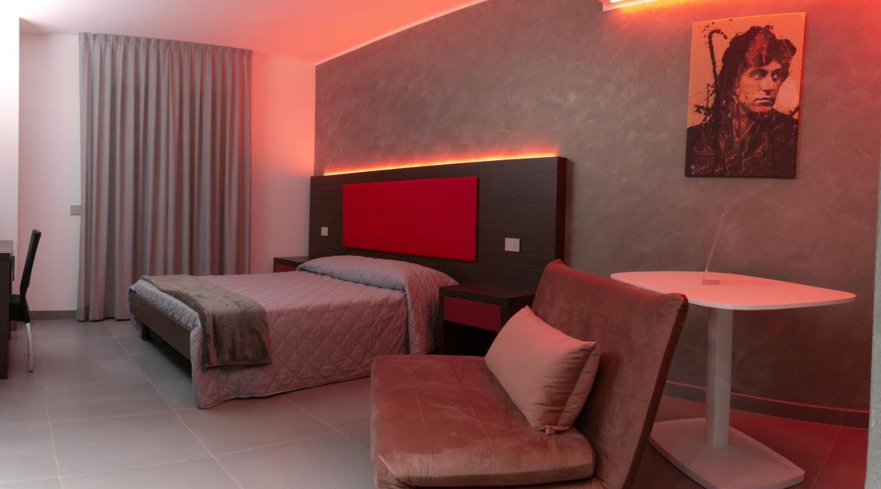 Brigante Suites Misano Adriatico Exterior foto